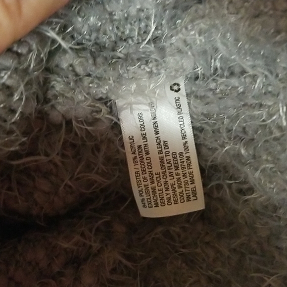 Knox Rose Fuzzy Gray sweater w/lace back detail. - Picture 6 of 7